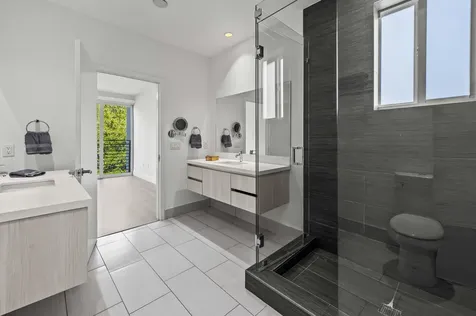 2461 Ne 135th Street North Miami FL 33181