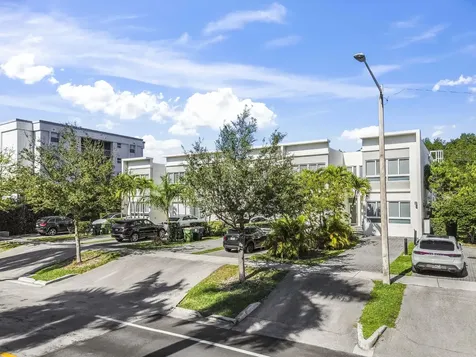 2461 Ne 135th Street North Miami FL 33181