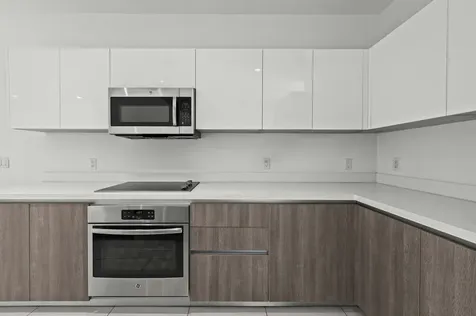 2461 Ne 135th Street North Miami FL 33181