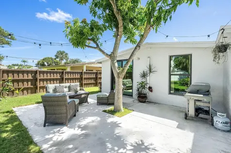 363 Glouchester Street Boca Raton FL 33487