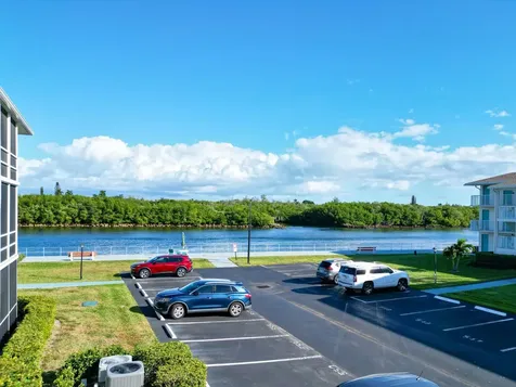 530 Horizons E Boynton Beach FL 33435