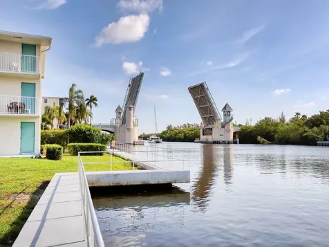 530 Horizons E Boynton Beach FL 33435