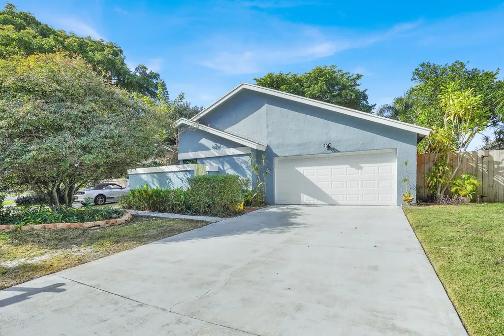 940 Rainberry Lake Drive Delray Beach FL 33445