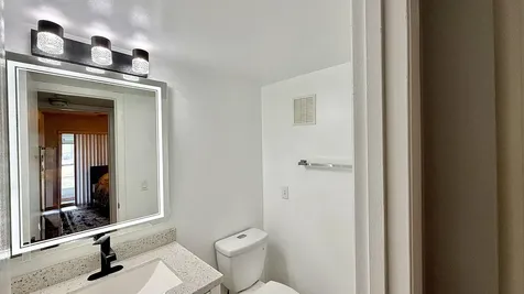 81 Markham E Deerfield Beach FL 33442