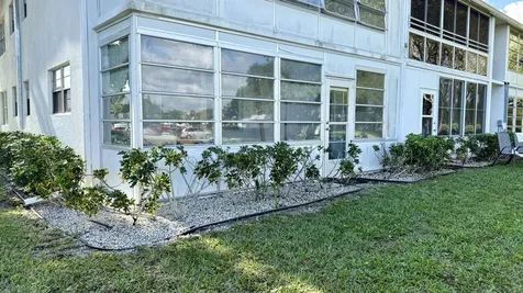 81 Markham E Deerfield Beach FL 33442