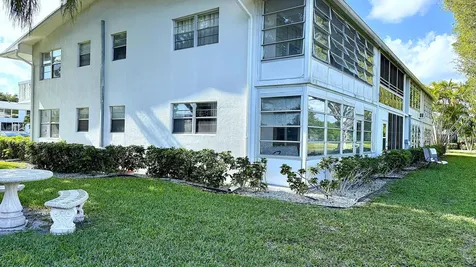 81 Markham E Deerfield Beach FL 33442