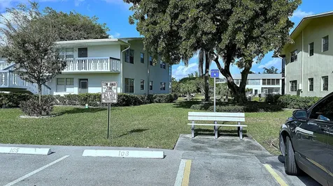81 Markham E Deerfield Beach FL 33442