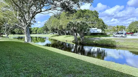 81 Markham E Deerfield Beach FL 33442