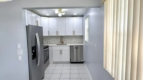 81 Markham E Deerfield Beach FL 33442