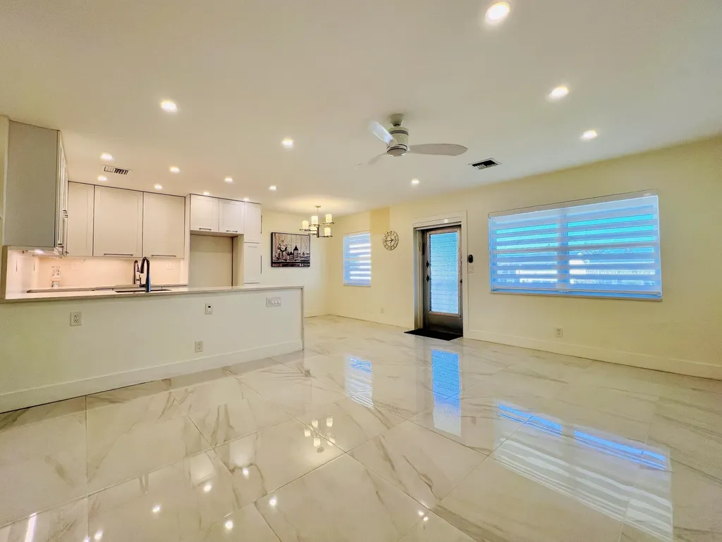 204 Bedford H West Palm Beach FL 33417