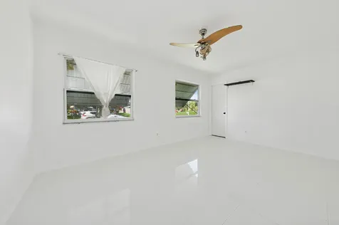 2009 Se Hideaway Circle Port Saint Lucie FL 34952