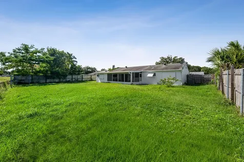 2009 Se Hideaway Circle Port Saint Lucie FL 34952