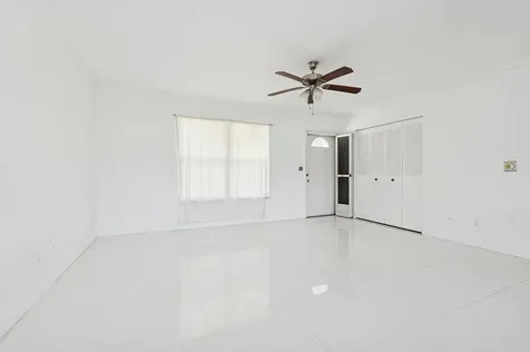 2009 Se Hideaway Circle Port Saint Lucie FL 34952