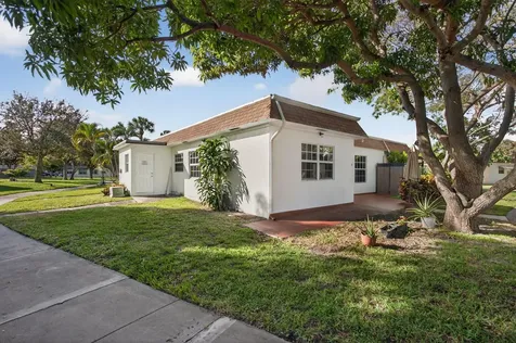 2814 Sw Natura Boulevard Deerfield Beach FL 33441