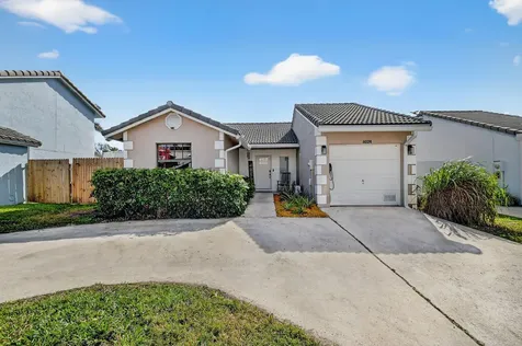 6024 Strawberry Lakes Circle Lake Worth FL 33463