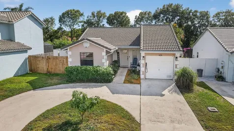 6024 Strawberry Lakes Circle Lake Worth FL 33463