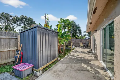 6024 Strawberry Lakes Circle Lake Worth FL 33463