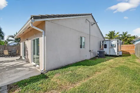 6024 Strawberry Lakes Circle Lake Worth FL 33463