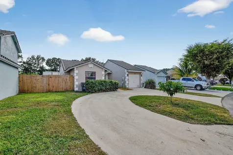 6024 Strawberry Lakes Circle Lake Worth FL 33463