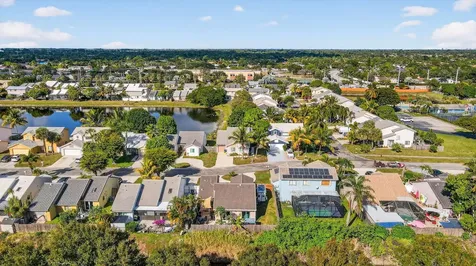 6024 Strawberry Lakes Circle Lake Worth FL 33463