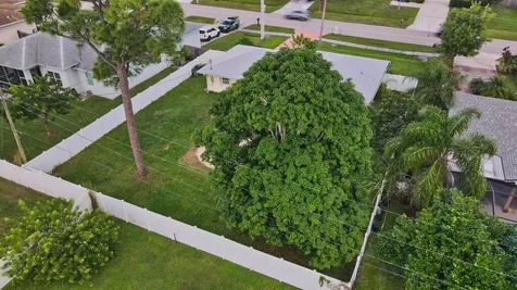 772 Se Thornhill Drive Port Saint Lucie FL 34983