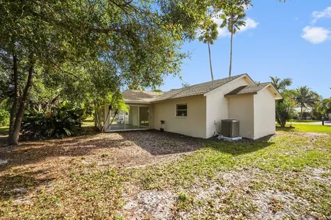 6802 Ocala Avenue Fort Pierce FL 34951
