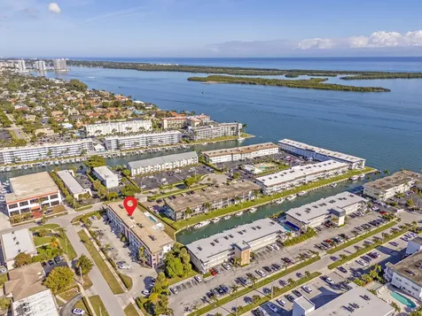 236 Castlewood Drive North Palm Beach FL 33408