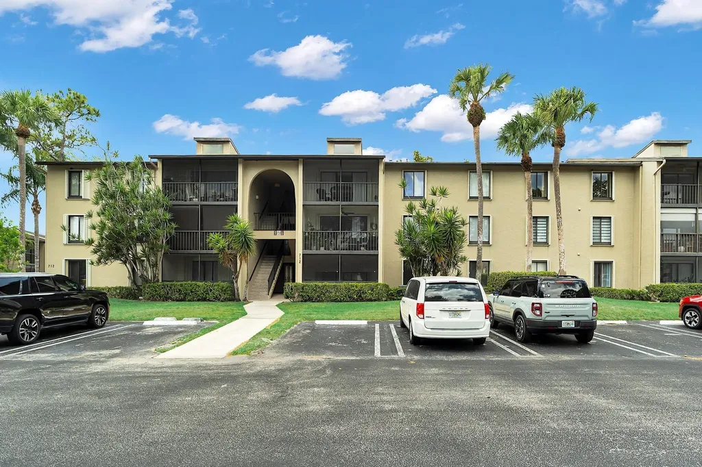 712 Sunny Pine Way Greenacres FL 33415