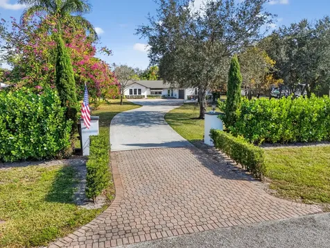 8218 S Elizabeth Avenue Palm Beach Gardens FL 33418