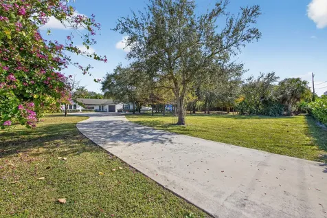 8218 S Elizabeth Avenue Palm Beach Gardens FL 33418