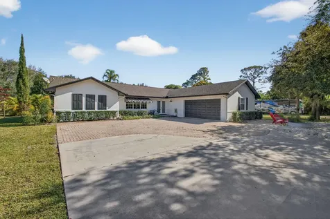 8218 S Elizabeth Avenue Palm Beach Gardens FL 33418