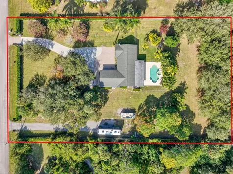 8218 S Elizabeth Avenue Palm Beach Gardens FL 33418