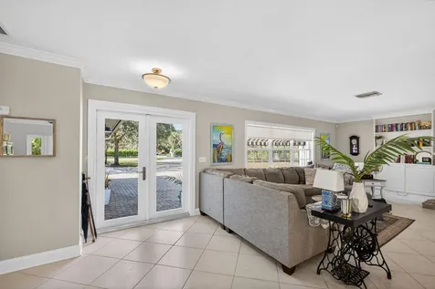 8218 S Elizabeth Avenue Palm Beach Gardens FL 33418