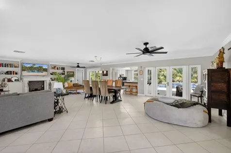 8218 S Elizabeth Avenue Palm Beach Gardens FL 33418