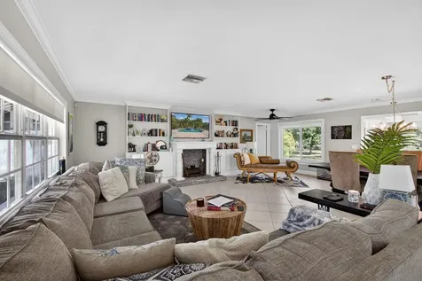 8218 S Elizabeth Avenue Palm Beach Gardens FL 33418
