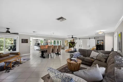 8218 S Elizabeth Avenue Palm Beach Gardens FL 33418
