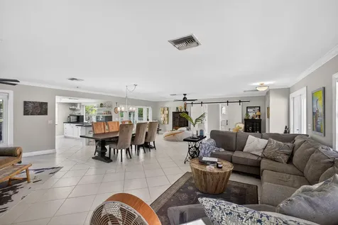 8218 S Elizabeth Avenue Palm Beach Gardens FL 33418