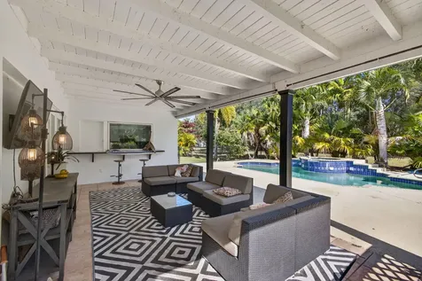 8218 S Elizabeth Avenue Palm Beach Gardens FL 33418
