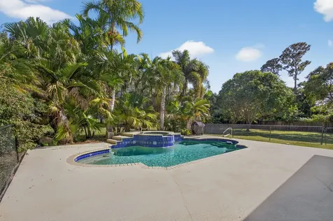 8218 S Elizabeth Avenue Palm Beach Gardens FL 33418