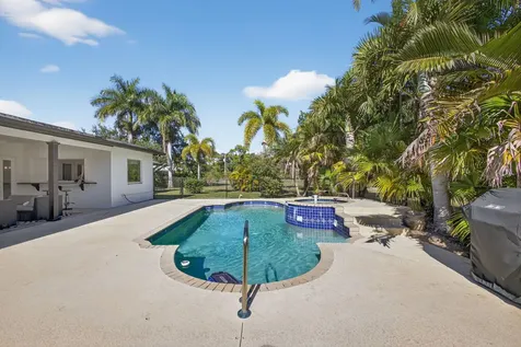 8218 S Elizabeth Avenue Palm Beach Gardens FL 33418