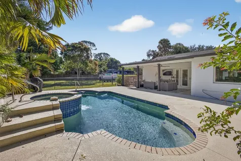 8218 S Elizabeth Avenue Palm Beach Gardens FL 33418