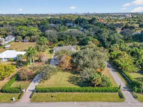 8218 S Elizabeth Avenue Palm Beach Gardens FL 33418