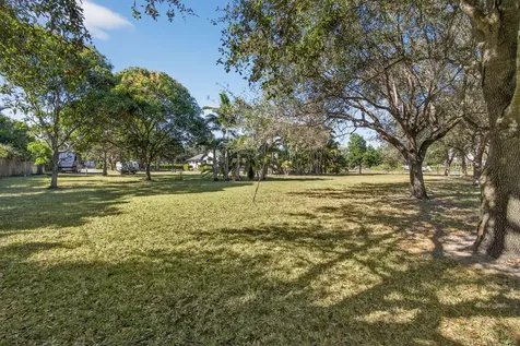 8218 S Elizabeth Avenue Palm Beach Gardens FL 33418