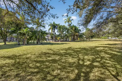 8218 S Elizabeth Avenue Palm Beach Gardens FL 33418