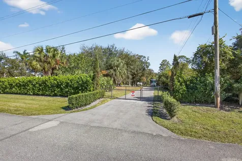 8218 S Elizabeth Avenue Palm Beach Gardens FL 33418