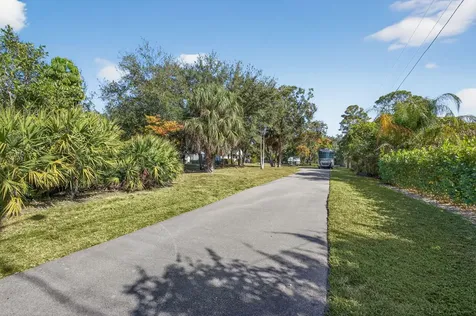 8218 S Elizabeth Avenue Palm Beach Gardens FL 33418