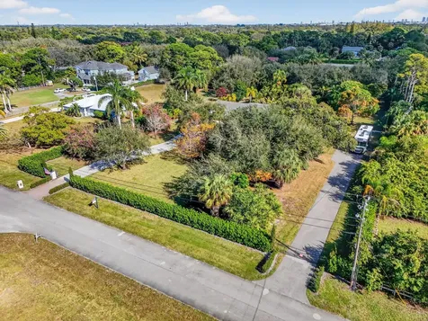 8218 S Elizabeth Avenue Palm Beach Gardens FL 33418