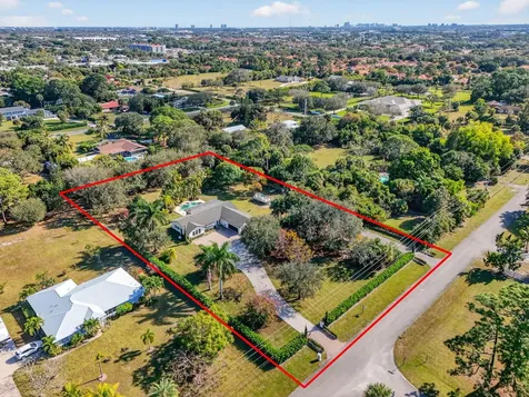 8218 S Elizabeth Avenue Palm Beach Gardens FL 33418