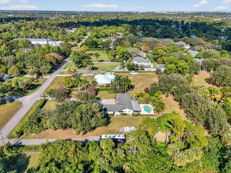 8218 S Elizabeth Avenue Palm Beach Gardens FL 33418