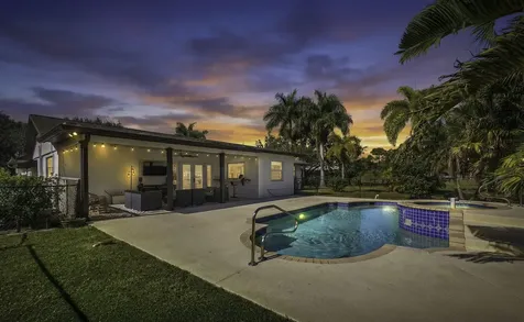 8218 S Elizabeth Avenue Palm Beach Gardens FL 33418